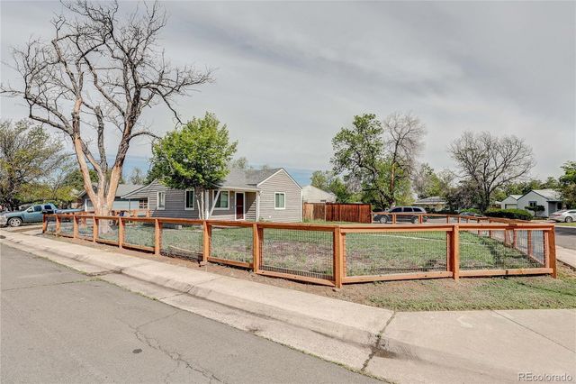 705 Newark Street, Aurora, CO 80010