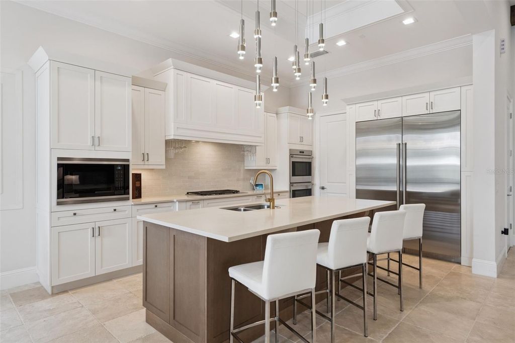 Image 15 of property listing at 10228 KENSINGTON SHORE DRIVE, Orlando, FL 32827