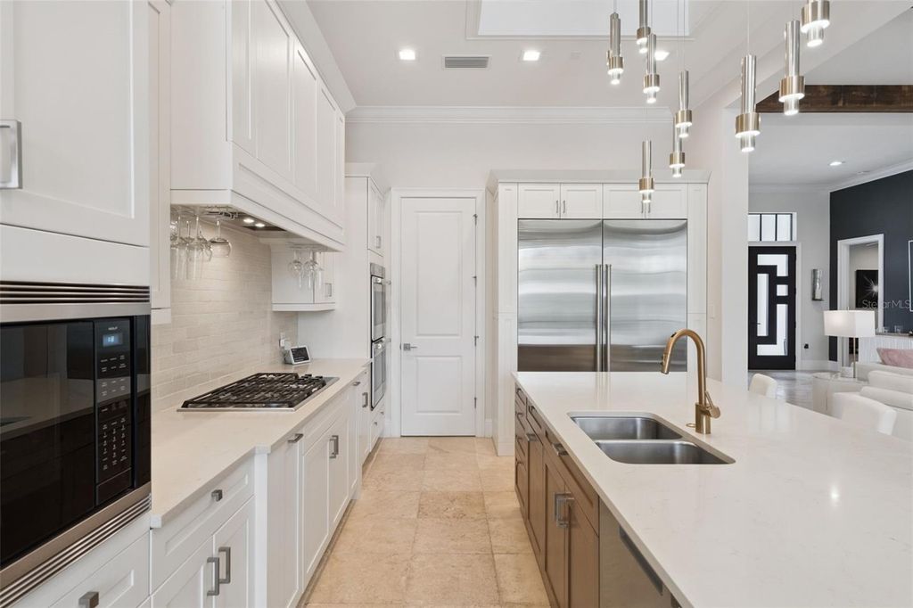 Image 16 of property listing at 10228 KENSINGTON SHORE DRIVE, Orlando, FL 32827