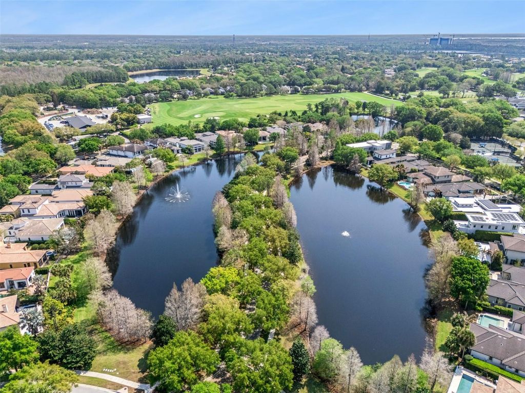 Image 3 of property listing at 10228 KENSINGTON SHORE DRIVE, Orlando, FL 32827