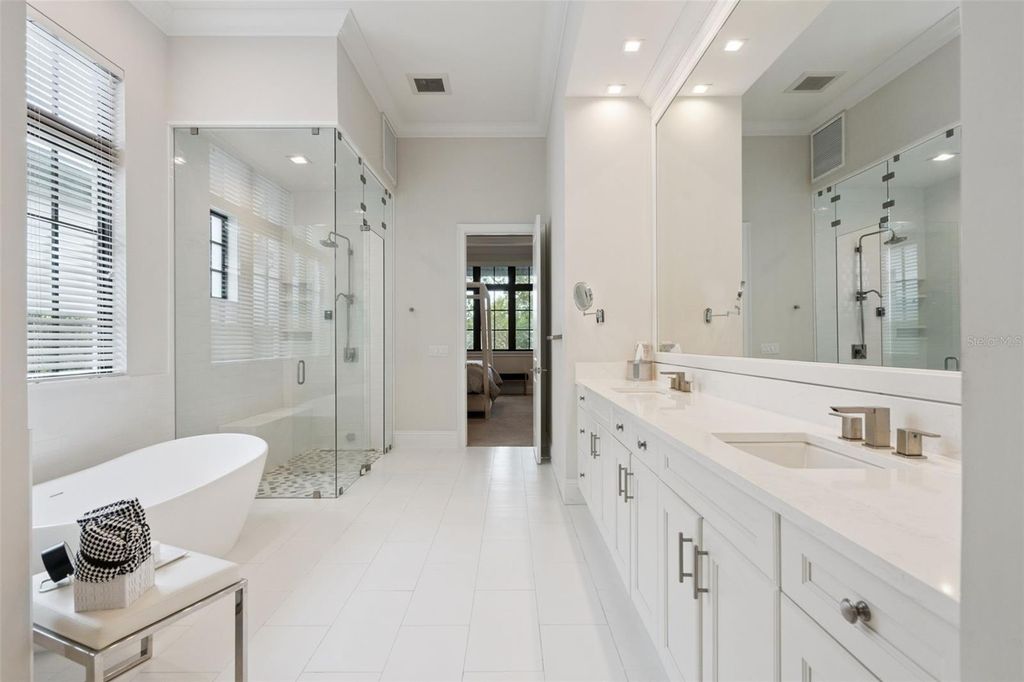 Image 39 of property listing at 10228 KENSINGTON SHORE DRIVE, Orlando, FL 32827