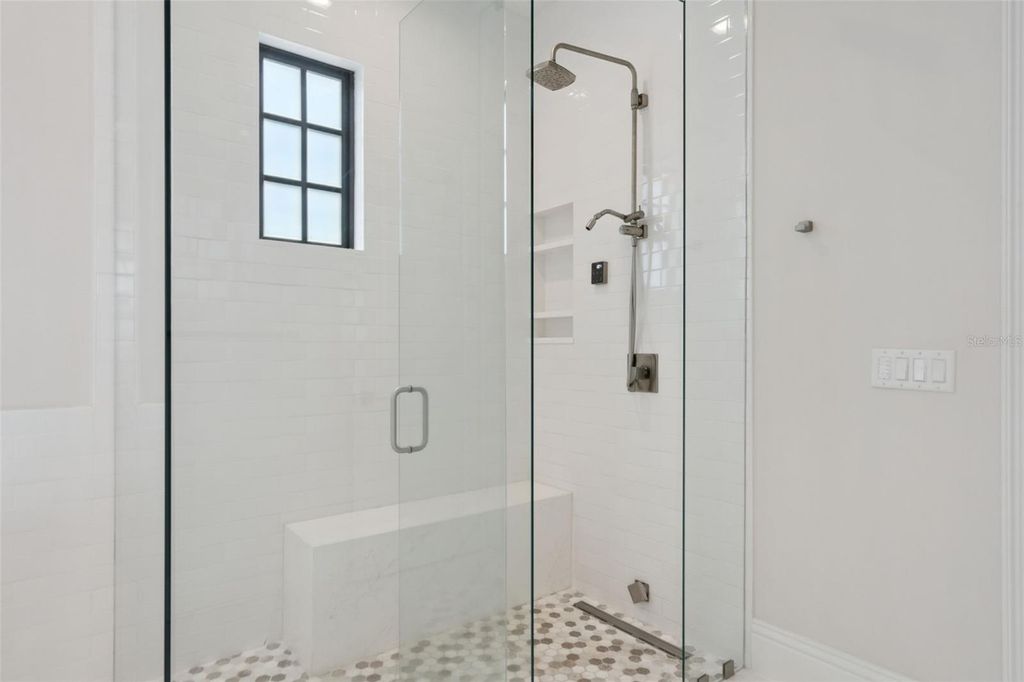 Image 41 of property listing at 10228 KENSINGTON SHORE DRIVE, Orlando, FL 32827