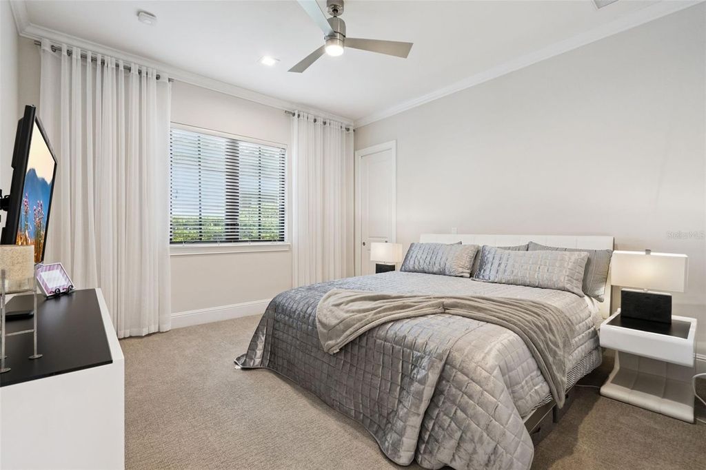 Image 42 of property listing at 10228 KENSINGTON SHORE DRIVE, Orlando, FL 32827