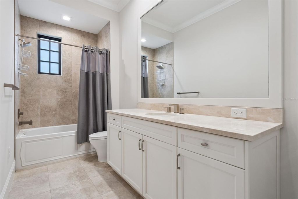 Image 45 of property listing at 10228 KENSINGTON SHORE DRIVE, Orlando, FL 32827