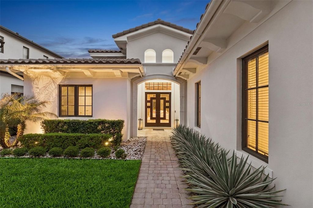 Image 7 of property listing at 10228 KENSINGTON SHORE DRIVE, Orlando, FL 32827