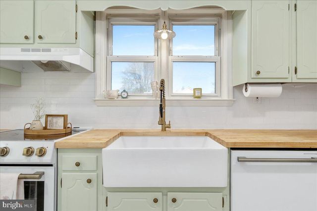 8466 GREENWAY, Pasadena, MD 21122