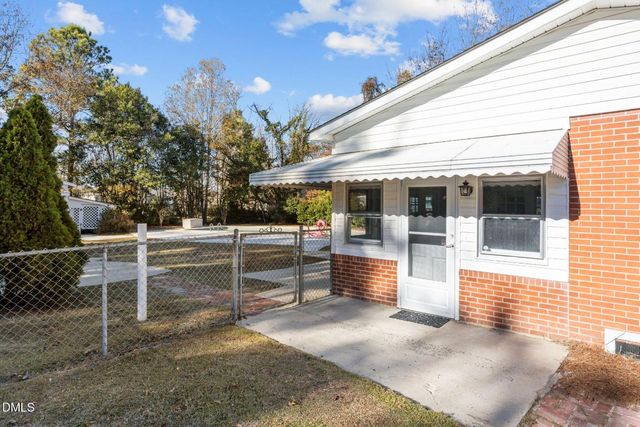 209 N Watauga Avenue, Dunn, NC 28334