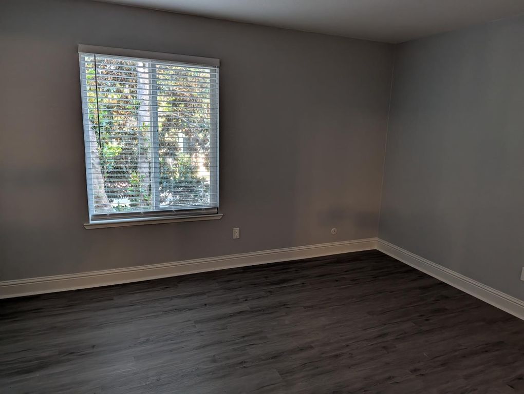 Image 10 of property listing at 2909 Huntington Boulevard # 205, Fresno, CA 93721