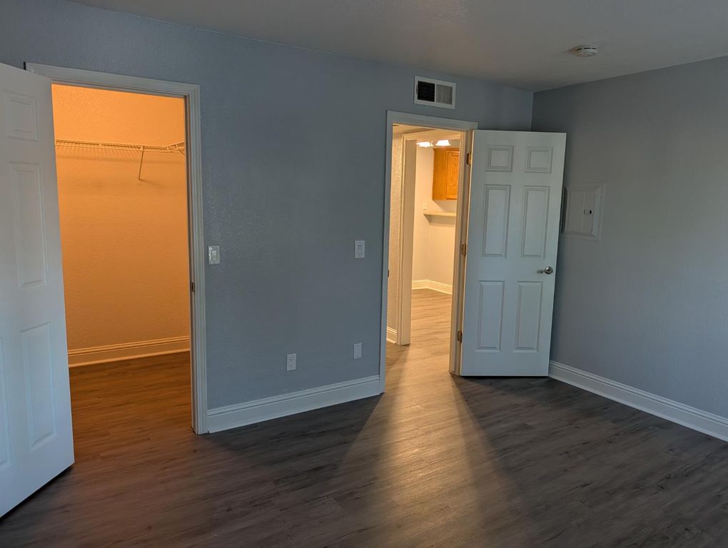 Image 11 of property listing at 2909 Huntington Boulevard # 205, Fresno, CA 93721
