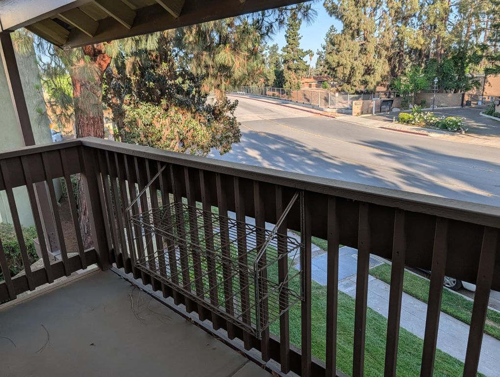Image 12 of property listing at 2909 Huntington Boulevard # 205, Fresno, CA 93721
