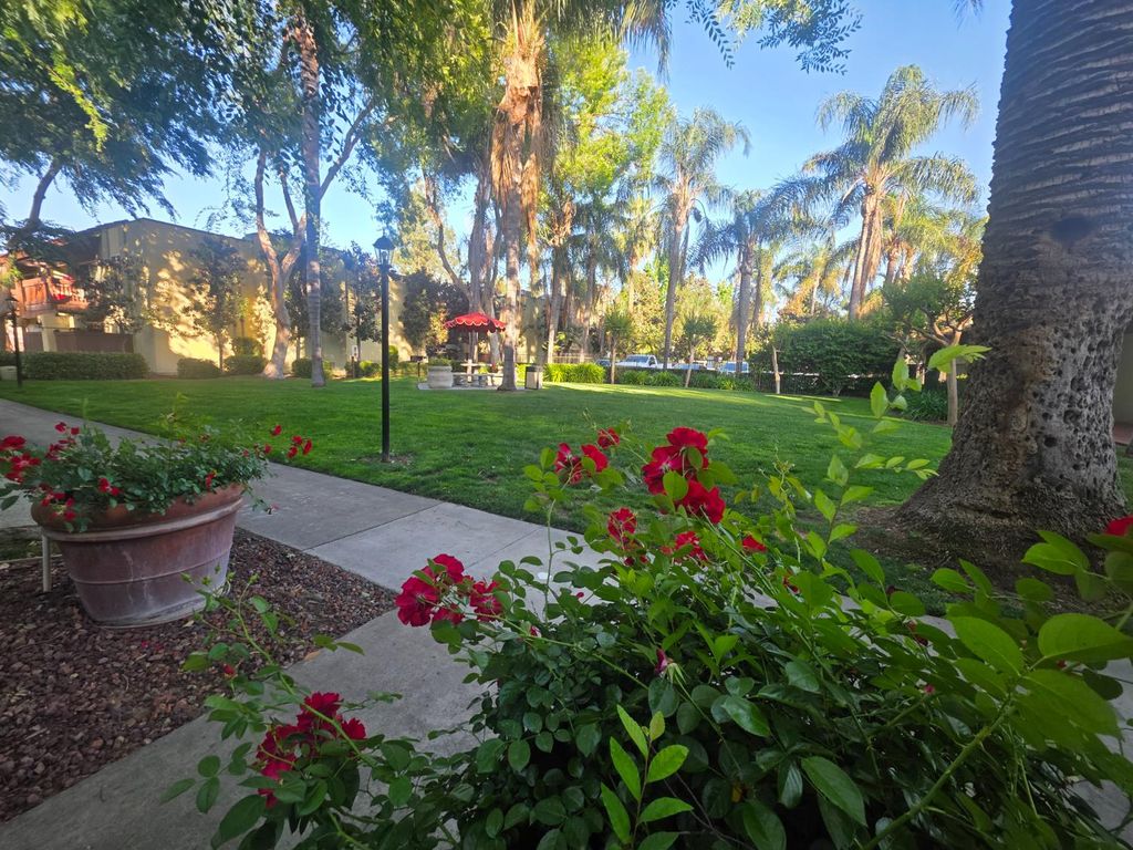 Image 14 of property listing at 2909 Huntington Boulevard # 205, Fresno, CA 93721