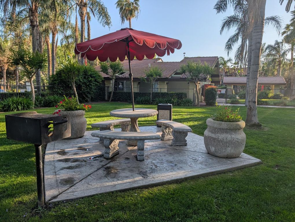Image 17 of property listing at 2909 Huntington Boulevard # 205, Fresno, CA 93721