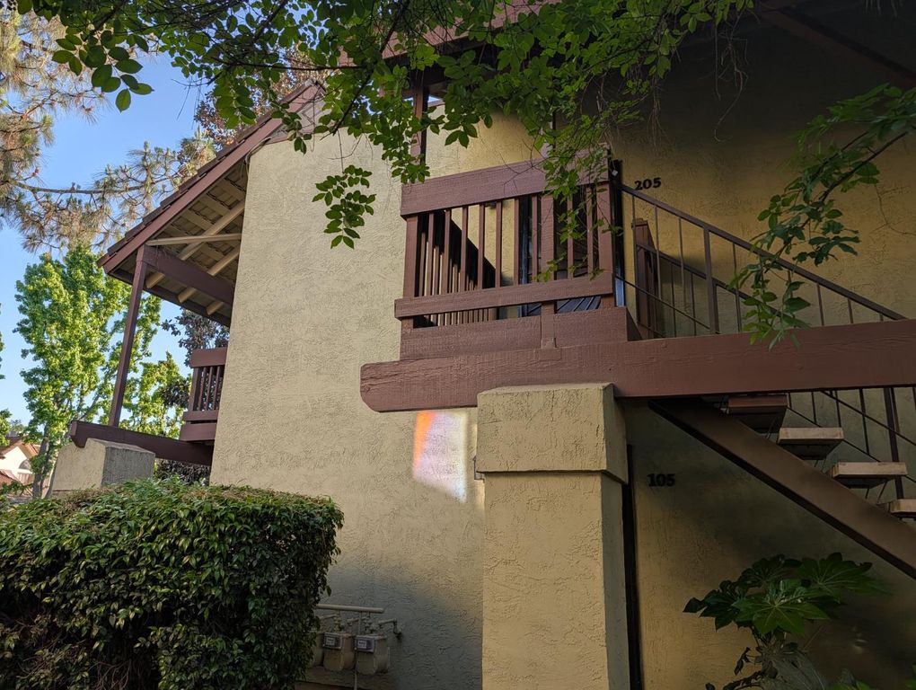 Image 2 of property listing at 2909 Huntington Boulevard # 205, Fresno, CA 93721