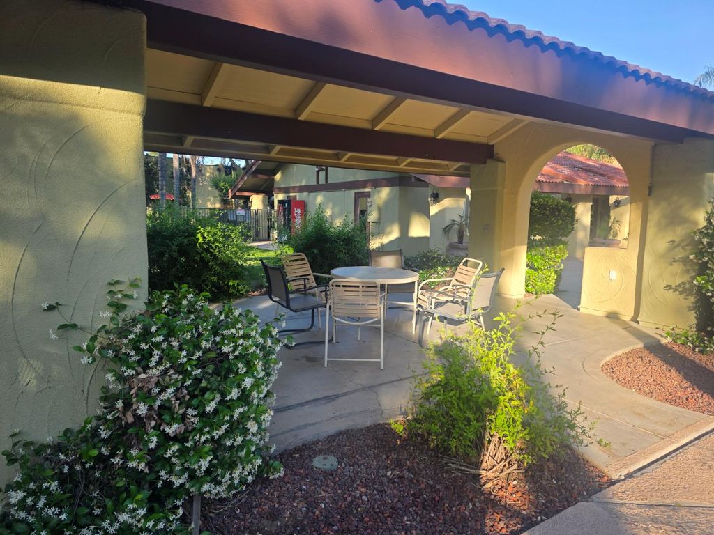 Image 21 of property listing at 2909 Huntington Boulevard # 205, Fresno, CA 93721