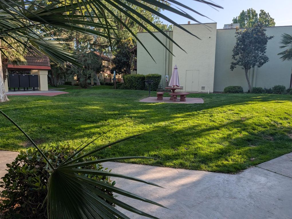 Image 25 of property listing at 2909 Huntington Boulevard # 205, Fresno, CA 93721