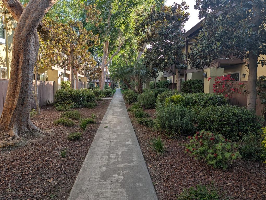 Image 26 of property listing at 2909 Huntington Boulevard # 205, Fresno, CA 93721