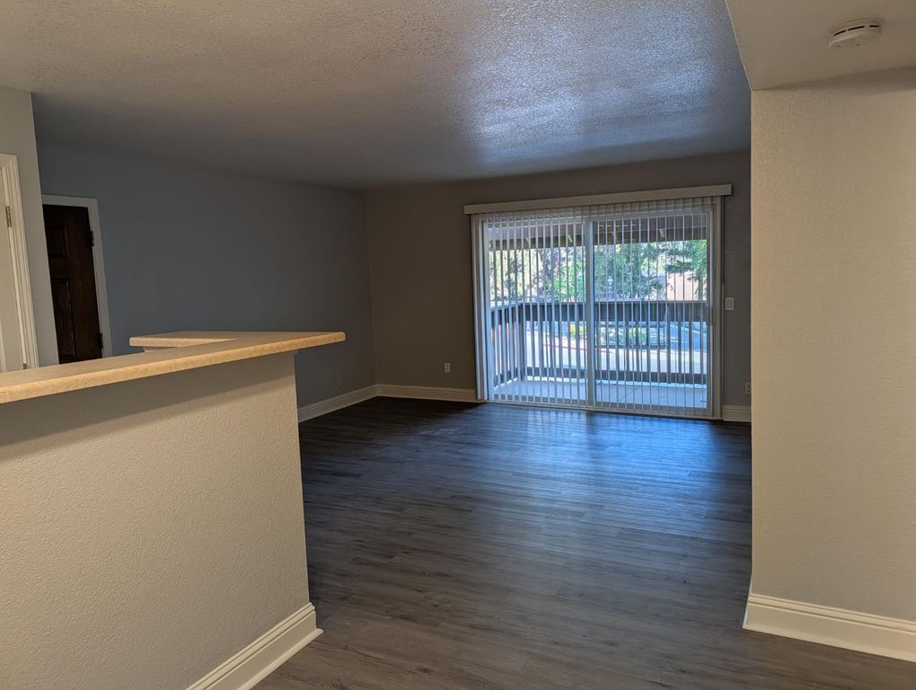 Image 3 of property listing at 2909 Huntington Boulevard # 205, Fresno, CA 93721