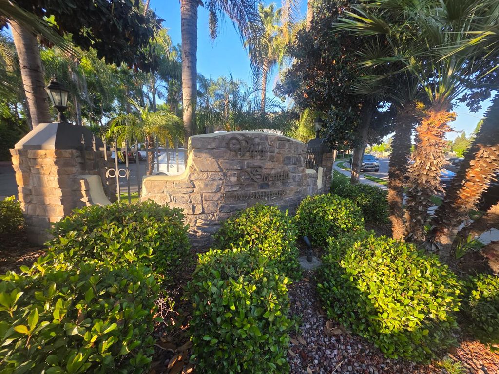 Image 31 of property listing at 2909 Huntington Boulevard # 205, Fresno, CA 93721