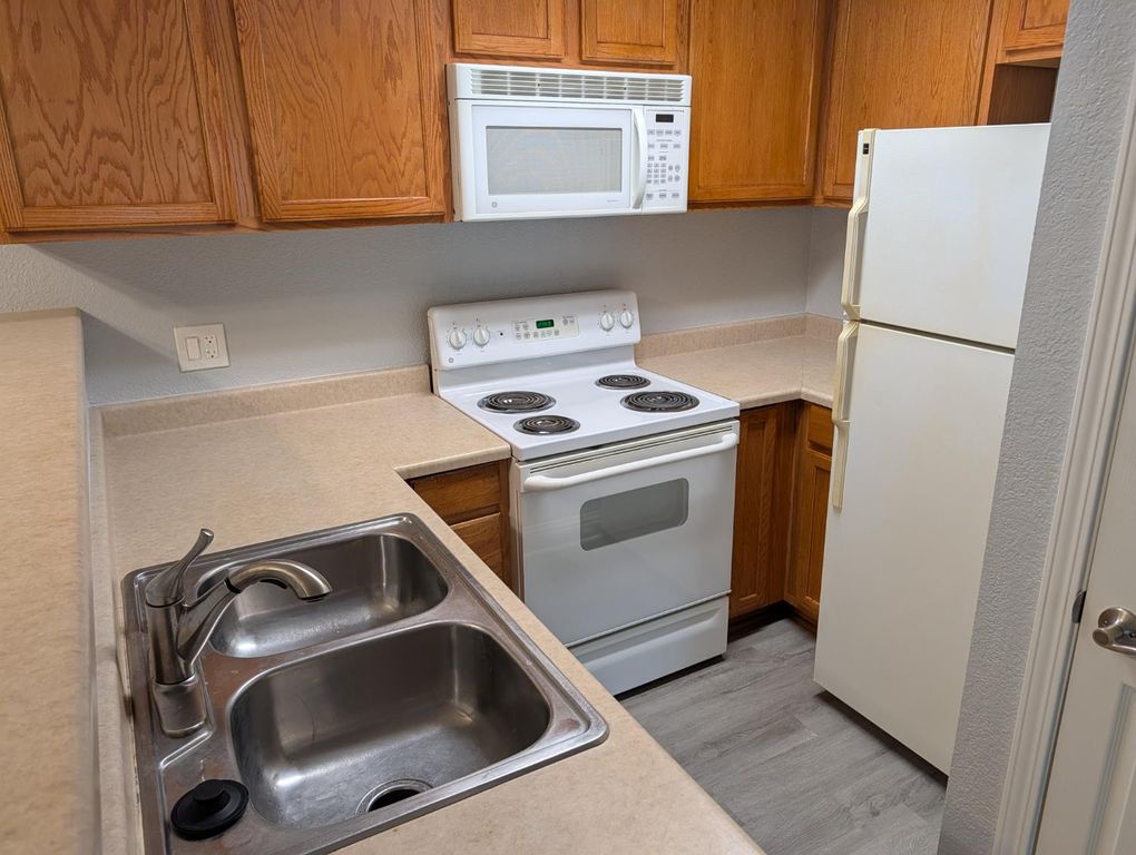 Image 5 of property listing at 2909 Huntington Boulevard # 205, Fresno, CA 93721