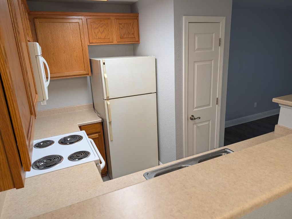 Image 6 of property listing at 2909 Huntington Boulevard # 205, Fresno, CA 93721