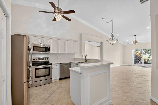 9849 Baywinds Drive 8304, West Palm Beach, FL 33411