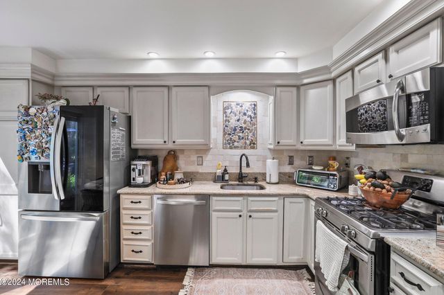 34 Alpine Road, Holmdel, NJ 07733