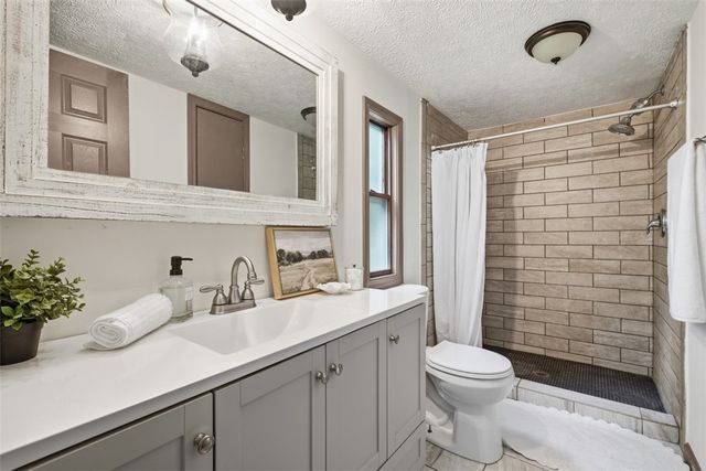8517 Wittmer Rd, Mccandless, PA 15237