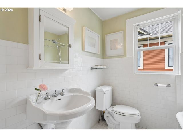 1432 Se KNIGHT St, Portland, OR 97202