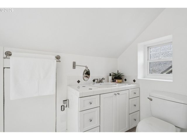 1432 Se KNIGHT St, Portland, OR 97202