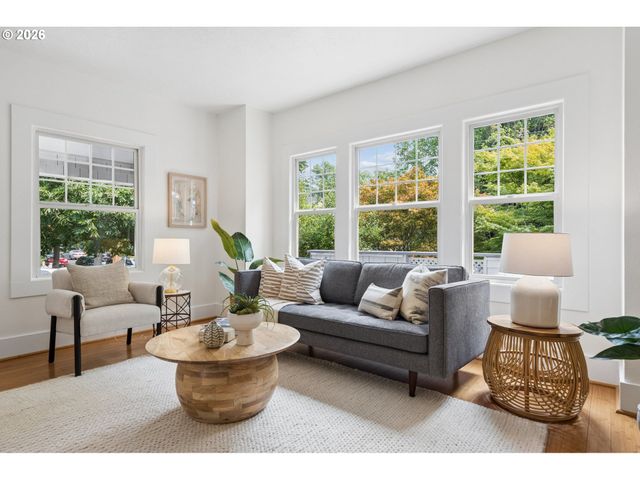 1432 Se KNIGHT St, Portland, OR 97202