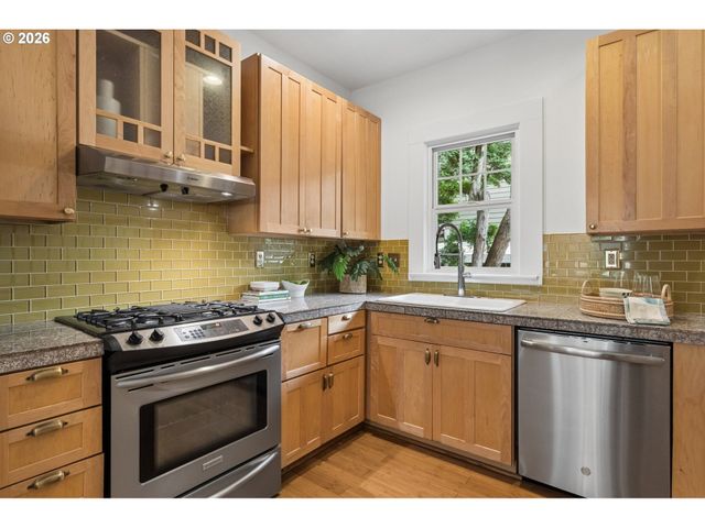 1432 Se KNIGHT St, Portland, OR 97202