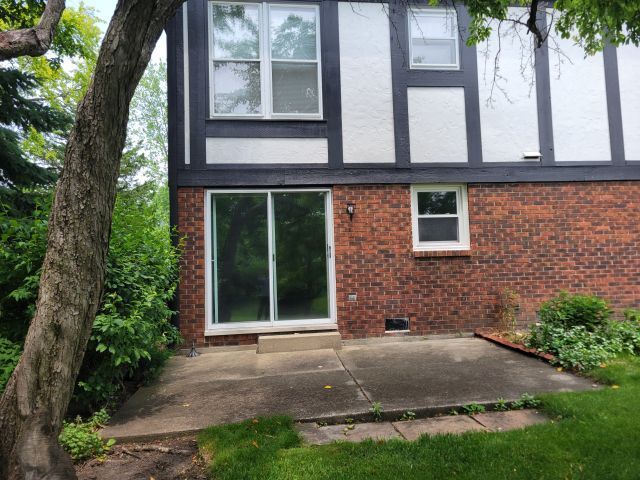 777 Garfield Avenue A, Libertyville, IL 60048