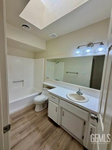 5601 Arbor Court, Bakersfield, CA 93309