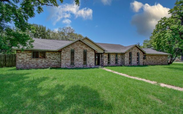 1002 Warwick Street, Eagle Lake, TX 77434