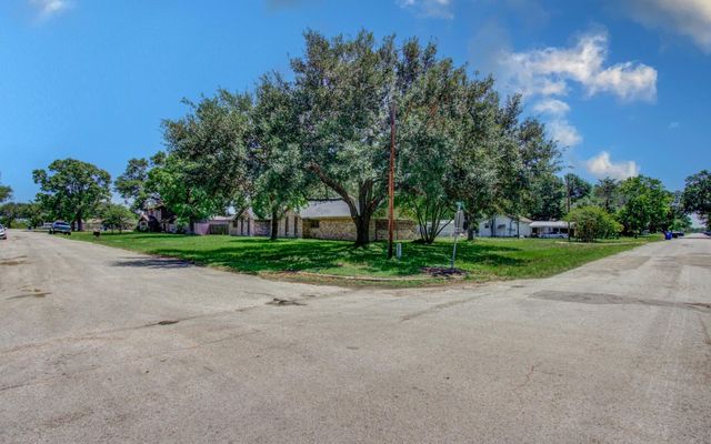 1002 Warwick Street, Eagle Lake, TX 77434