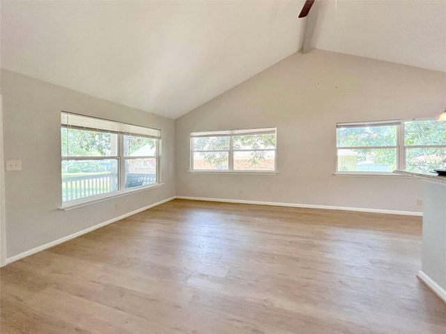 15095 Conroe Bay Boulevard, Willis, TX 77318