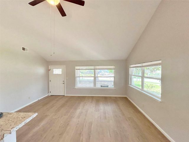 15095 Conroe Bay Boulevard, Willis, TX 77318