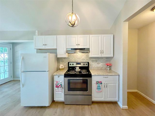 15095 Conroe Bay Boulevard, Willis, TX 77318
