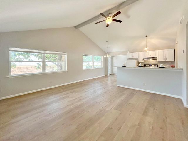 15095 Conroe Bay Boulevard, Willis, TX 77318