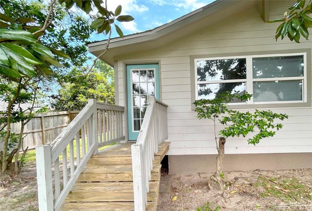 15095 Conroe Bay Boulevard, Willis, TX 77318
