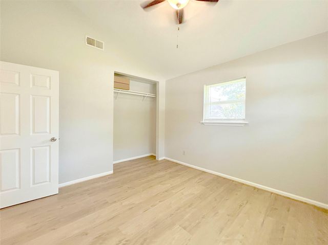 15095 Conroe Bay Boulevard, Willis, TX 77318