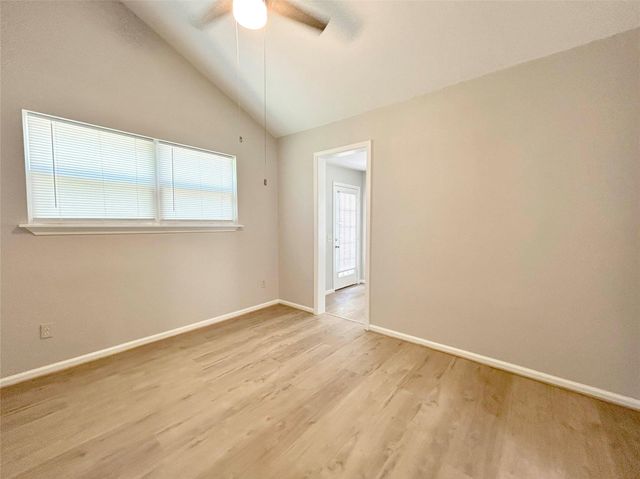 15095 Conroe Bay Boulevard, Willis, TX 77318