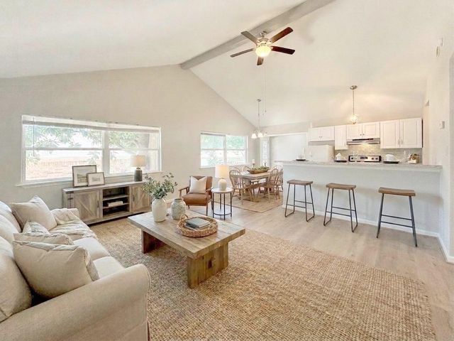 15095 Conroe Bay Boulevard, Willis, TX 77318