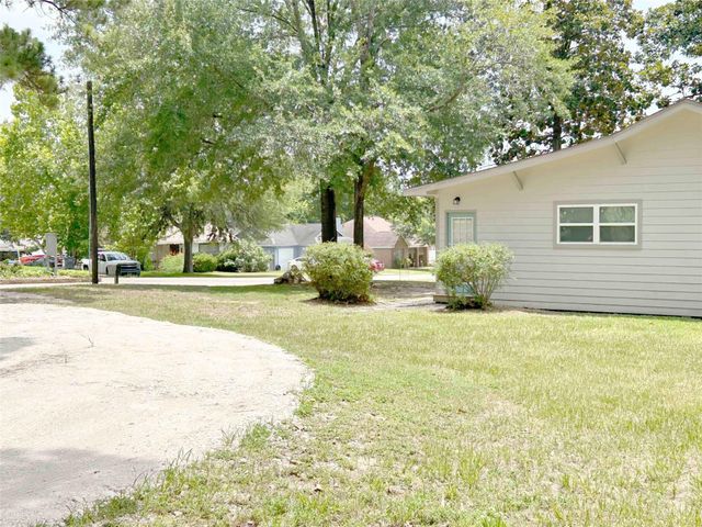 15095 Conroe Bay Boulevard, Willis, TX 77318
