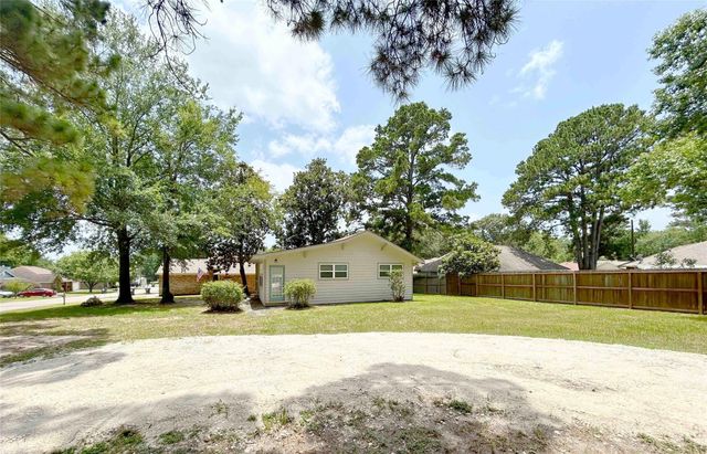 15095 Conroe Bay Boulevard, Willis, TX 77318