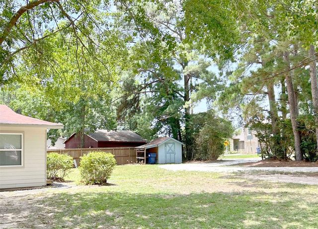 15095 Conroe Bay Boulevard, Willis, TX 77318
