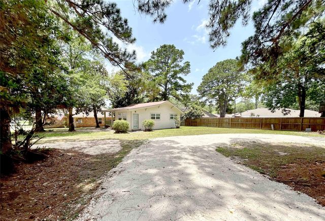 15095 Conroe Bay Boulevard, Willis, TX 77318