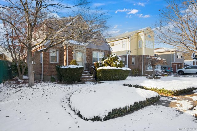 76 Westend Avenue, Valley Stream, NY 11580