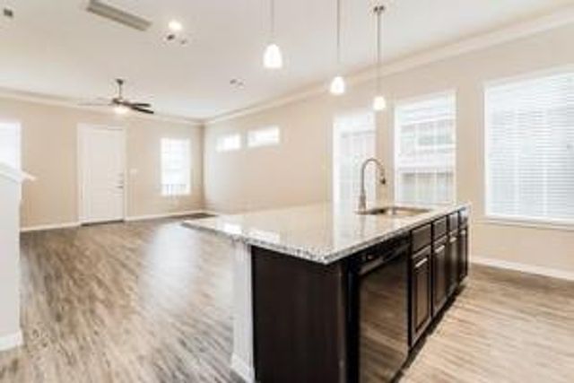 6569 Jewel Stone Lane, Dickinson, TX 77539