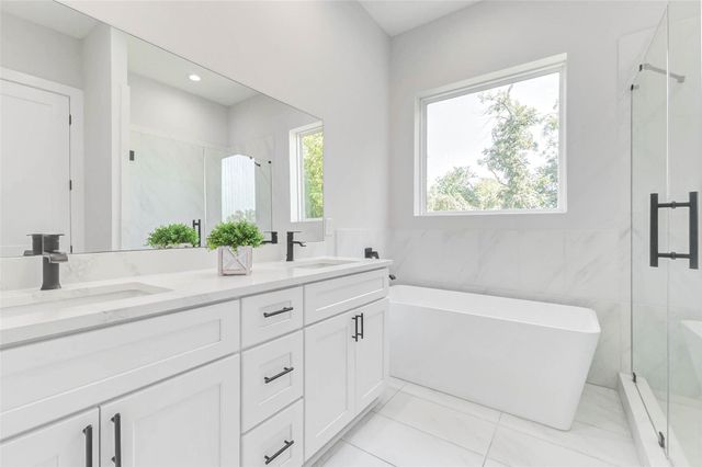 2310 Campbell Road C, Houston, TX 77080